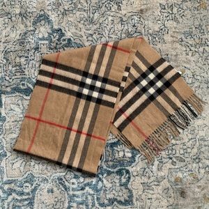 BURBERRY // Classic Scarf